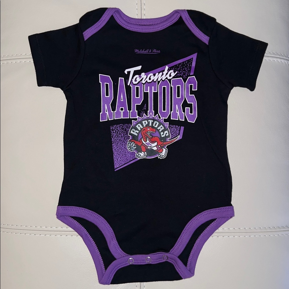 Mitchell & Ness Toronto Raptors Onesie, 3-6 months